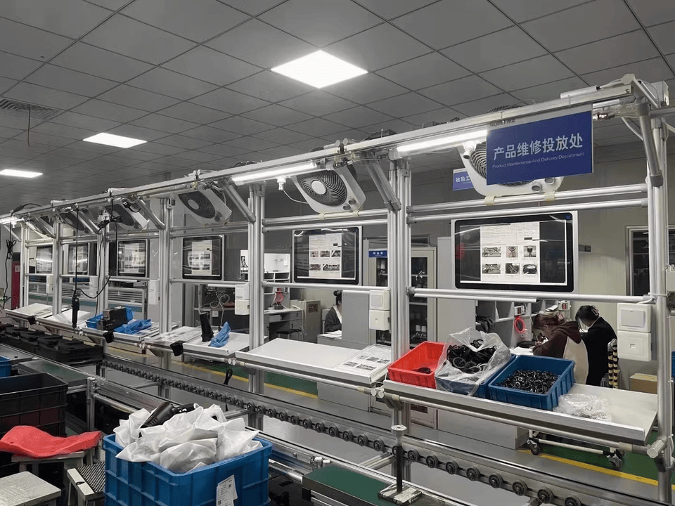 OBOO鸥柏 以嵌入式触控一体机引领工业结合，开启国产现代工厂智能设备新赛道